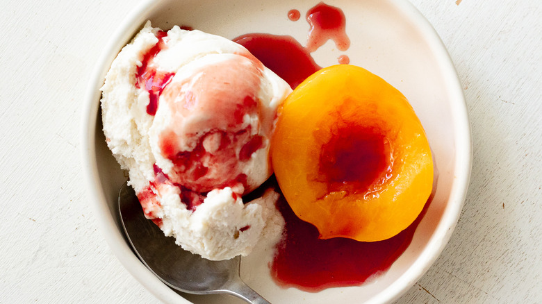 peach melba in bowl