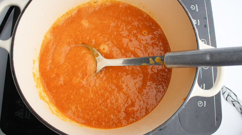 pot of persimmon jam