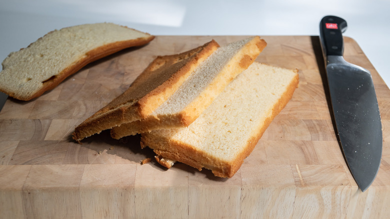 sliced pound cake