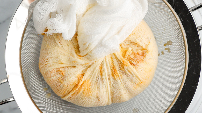 pumpkin mixture in cheesecloth