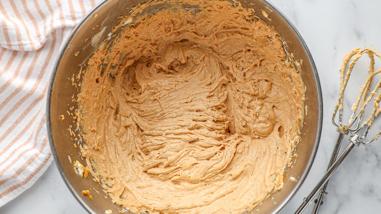 pumpkin cannoli filling in bowl