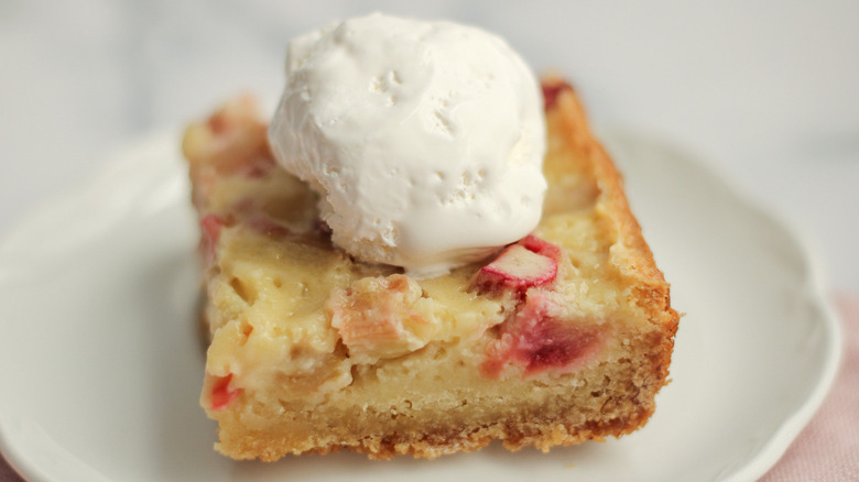 rhubarb custard bar whipped topping