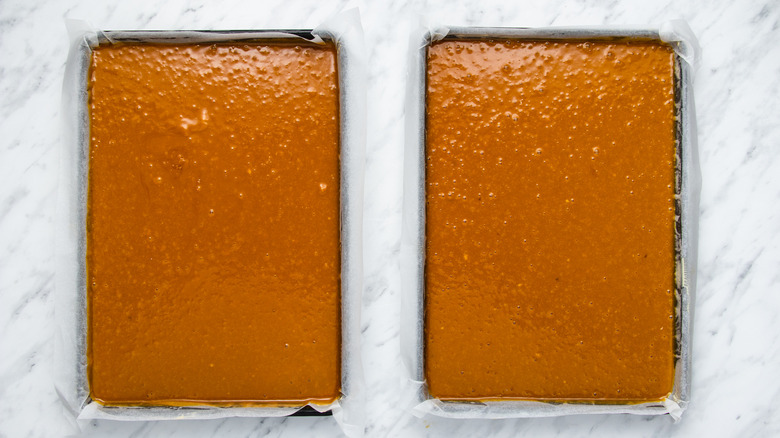 honey cake in two pans 