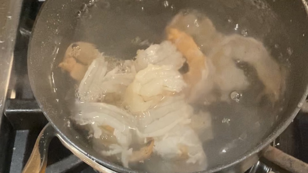 Cooking shrimp for spring rolls