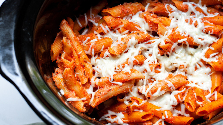 slow cooker baked ziti