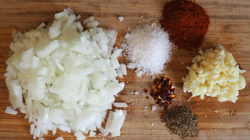 do you put onions in this Easy spaghetti and meatballs casserole