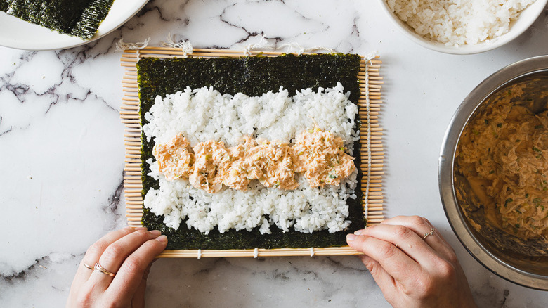 rolling spicy tuna sushi rolls