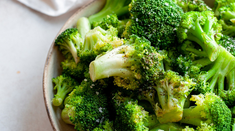 close up broccoli on plate