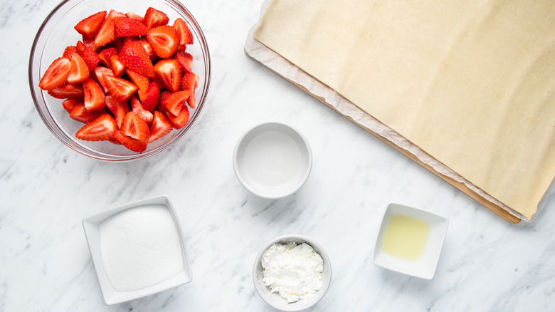 ingredients for strawberry pie