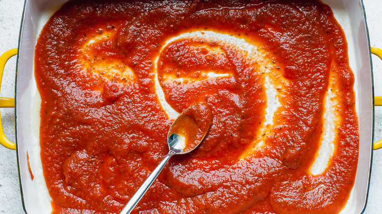 Pan with marinara sauce