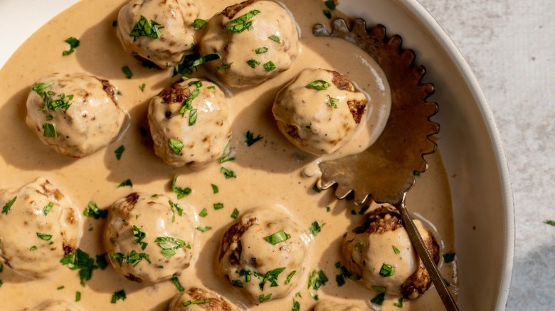 swedish meatballs in gravy sauce