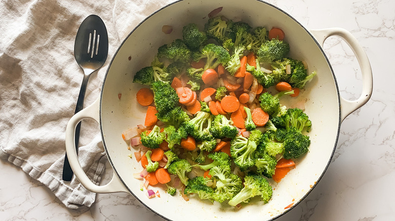 broccoli, carrots in frying pan