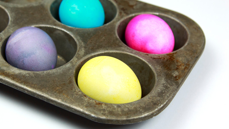 color egg muffin tray