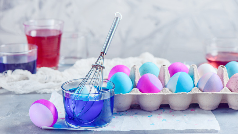 eggs color balloon whisk dye