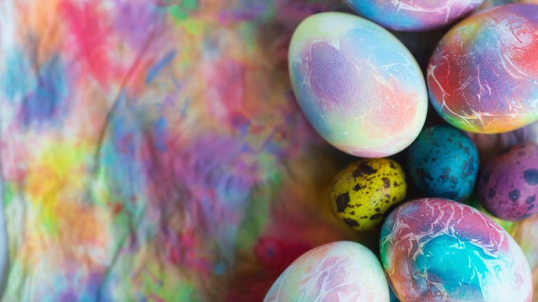 tie-dye egg color