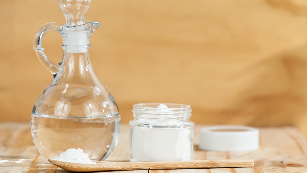 Baking soda and vinegar in glass containers