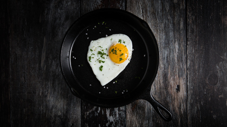 Fried egg in cast iron pan