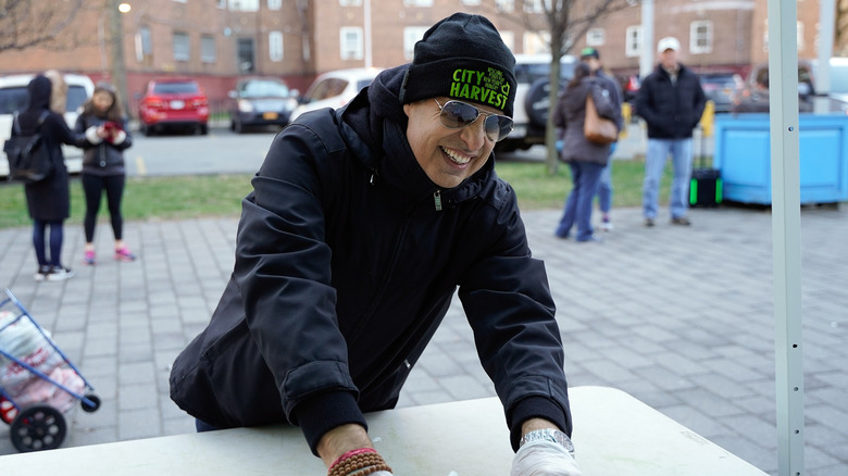 Eric Ripert volunteers City Harvest