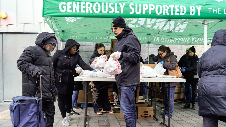 Eric Ripert helps deliver meals