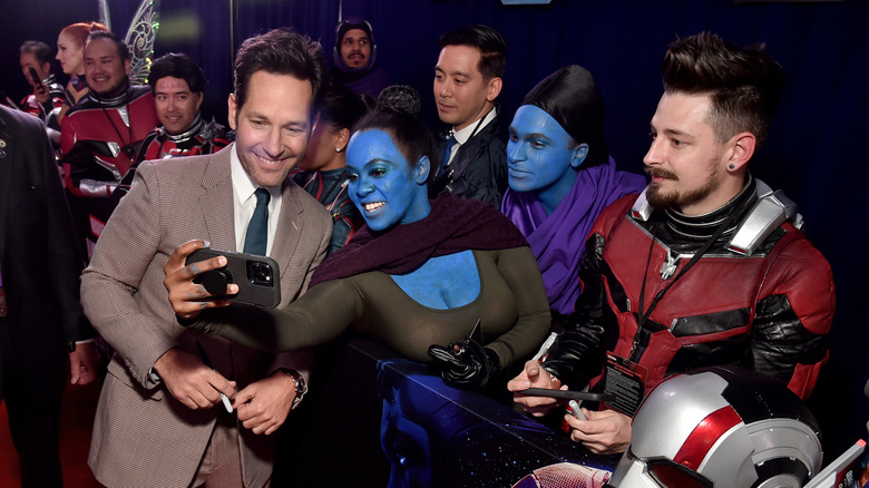 Paul Rudd posing with cosplaying fans