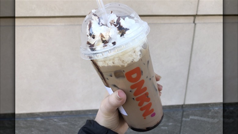 dunkin' donuts holiday Iced Peppermint Mocha Signature Latte