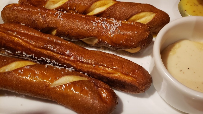 Applebee's pretzel appetizer