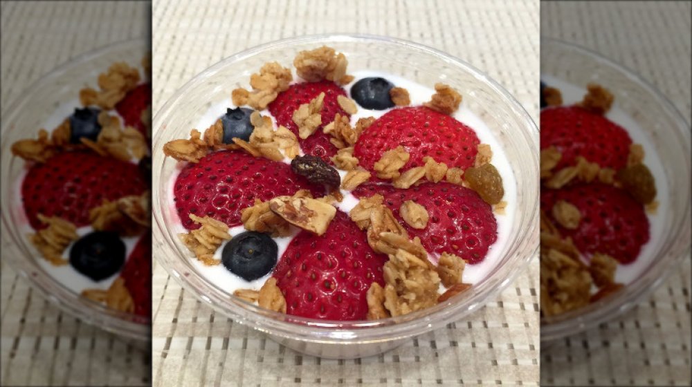 chick-fil-a-greek-yogurt-parfait-2015-10-06-prepared-foods