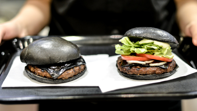 Kuro Pearl and Kuro Diamond burgers