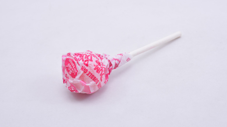 Bubble Gum Dum Dums lollipop