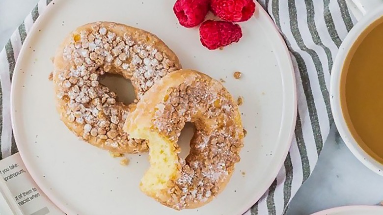 Entenmann's crumb topped donuts