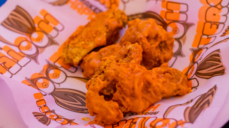 Hooters Spicy Garlic Wing