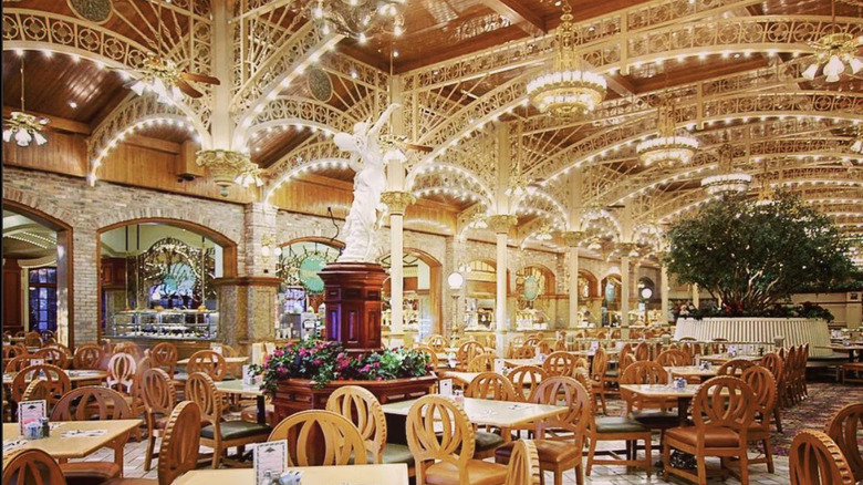 garden court at main street station