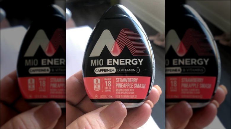 Someone holding MiO Energy Strawberry Pineapple Smash