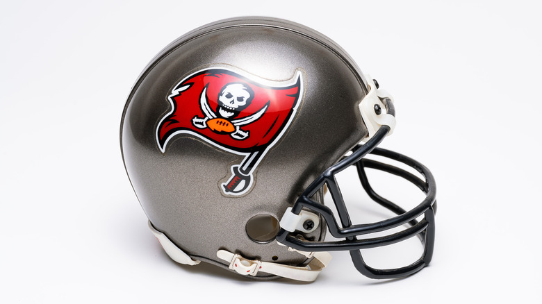 buccaneers helmet side view