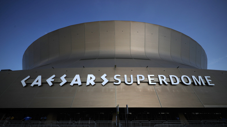 superdome exterior font view with steps