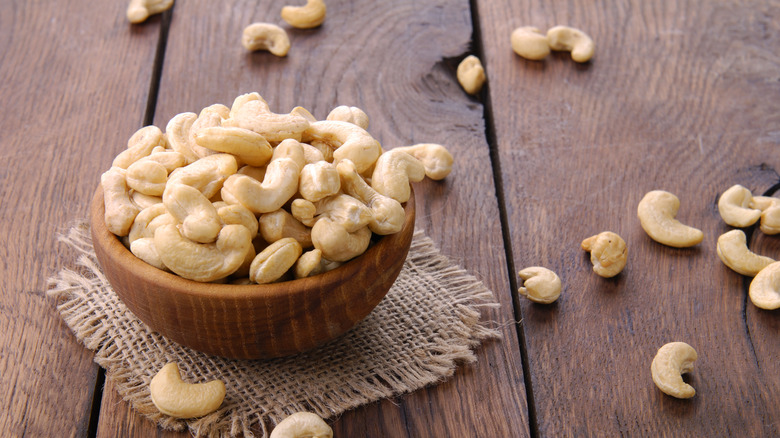 bowl of cashews