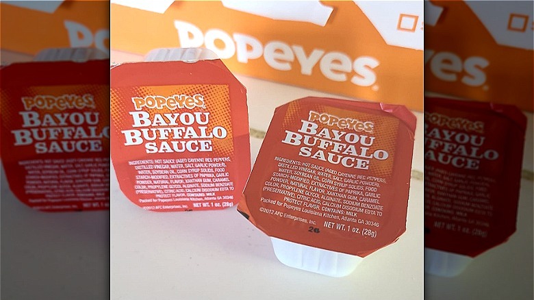 Buffalo sauce fast food containers