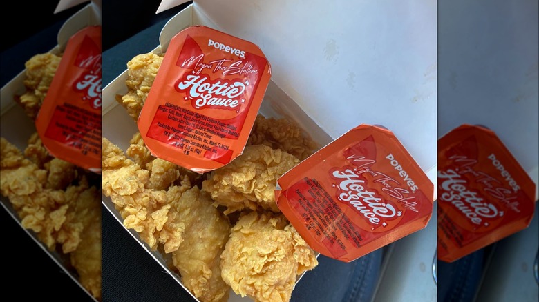 Fried chicken basket sauce packets