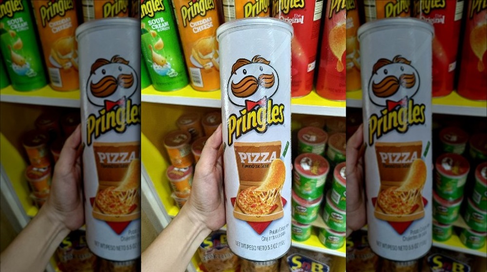 Pringles Pizza flavor chips