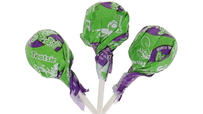 Wild Apple Berry Tootsie Pop