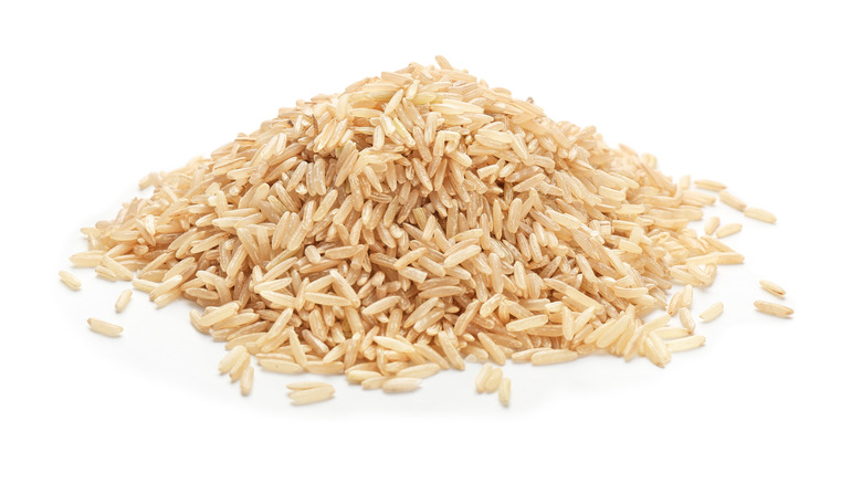 pile of brown rice