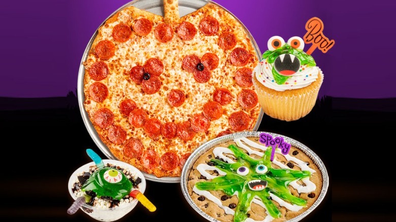 Chuck E. Cheese Hallowwen pizza and desserts