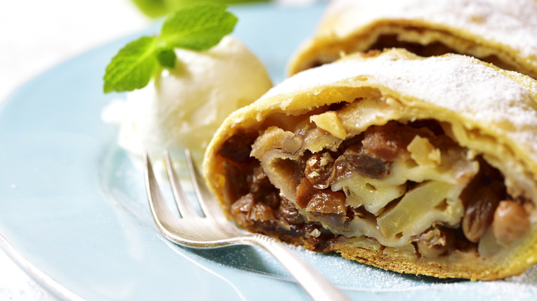 Hungarian strudel with walnuts