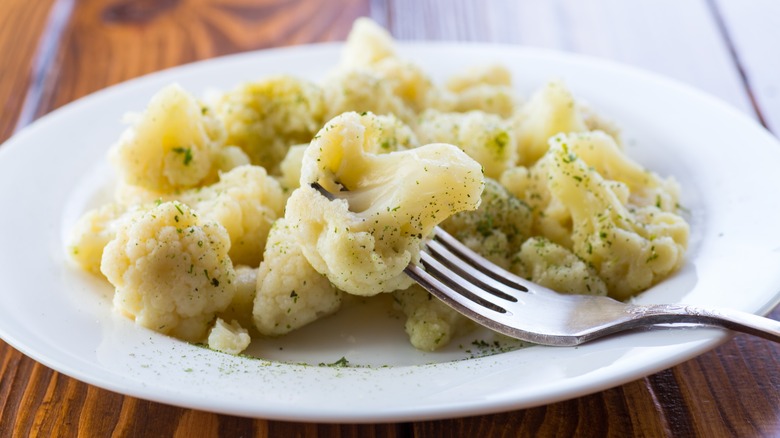 plate of cooked cauliflower