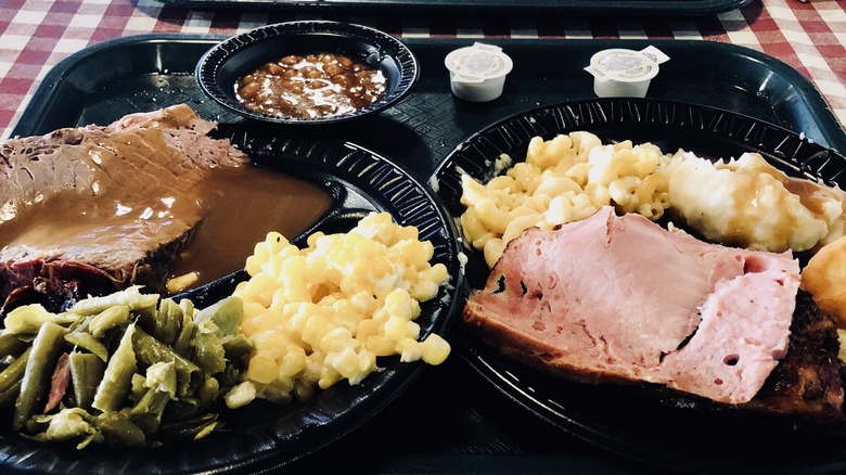 dollywood smoky mountain christmas aunt grannys buffet holiday food dinner