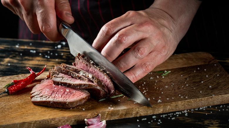 slicing cooked steak