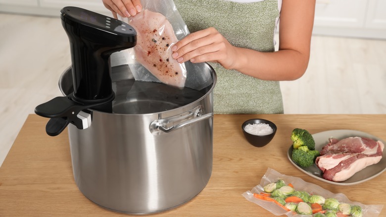 Making sous vide chicken