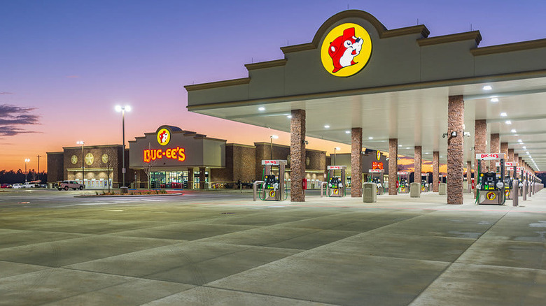 A Buc-ee's location at sunset