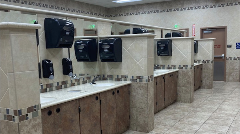 A line of sinks inside a Buc-ee's restroom