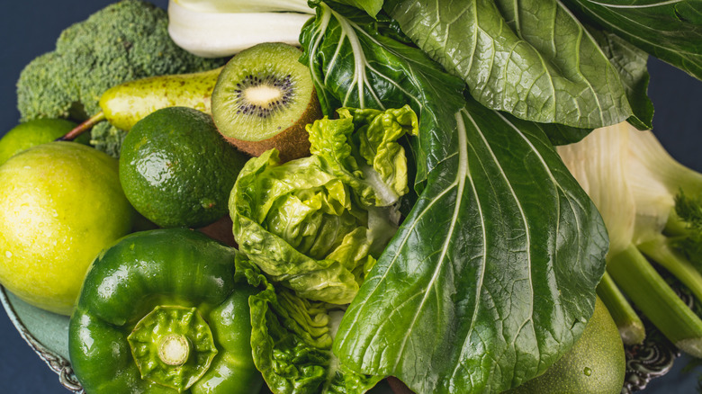 Green edible plants, including kiwi